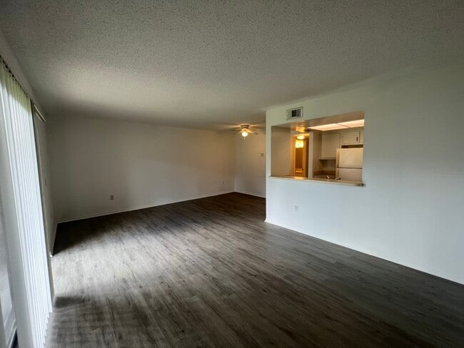 Building Photo - 1035 June Dr