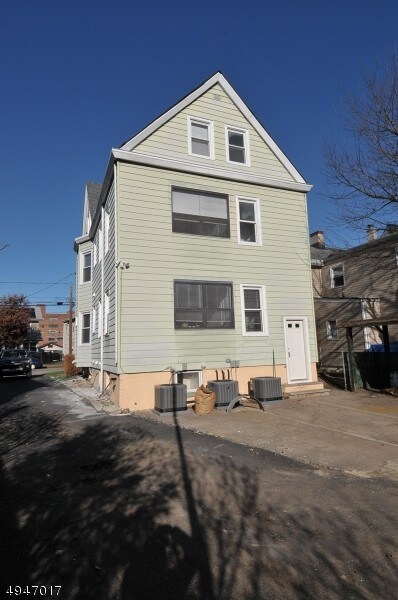 Building Photo - 54 Linden Ave
