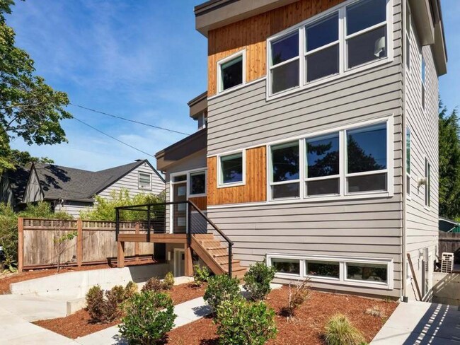 Foto del edificio - 3617 NE Webster St