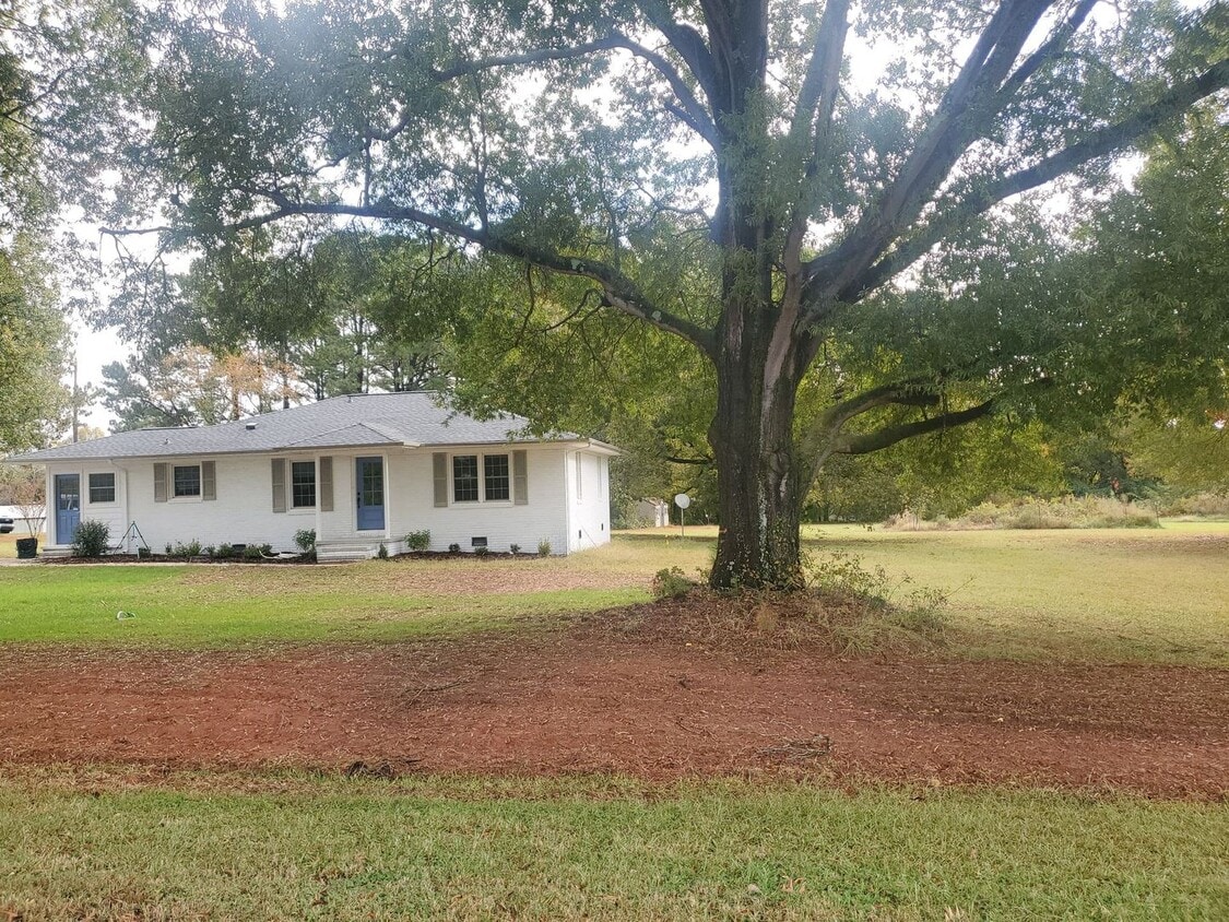 Primary Photo - Newly Renovated 3 bedroom Single Family Ho...