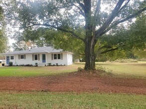 Building Photo - 15640 Ewart Rd