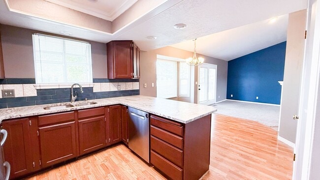 Building Photo - Beautifully Updated 4 Bed / 2.5 Bath Home