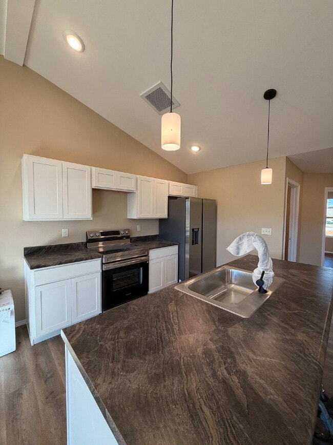 Building Photo - Modern Energy Efficiency!!!