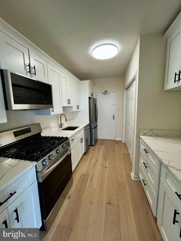 Foto del edificio - 4141 Henderson Rd