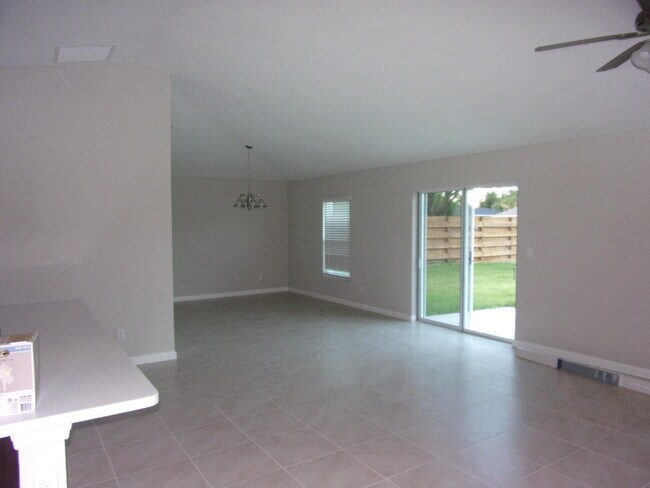 Building Photo - 1149 SW Ackard Ave