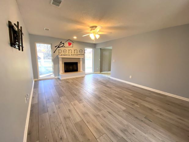 Building Photo - 707 NE Swann Cir