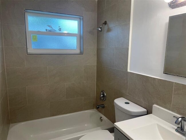 Building Photo - 361 NE 30th St