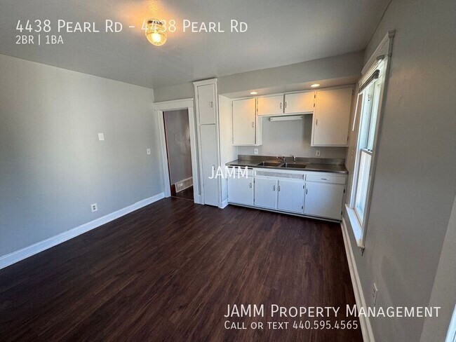 Foto del edificio - 4438 Pearl Rd
