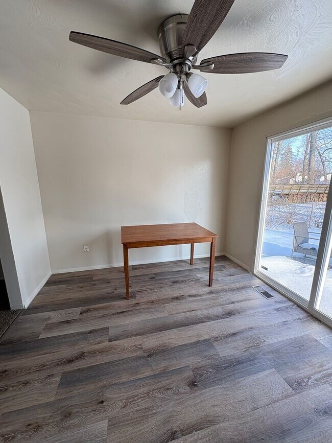 Foto del edificio - Spacious and charming 4 Bed Home in Convenient West Toledo Location