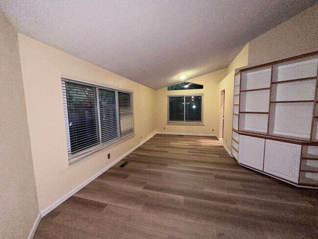 Building Photo - 1262 Valley Creek Rd