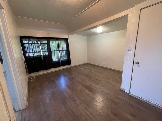 Building Photo - ALLS377