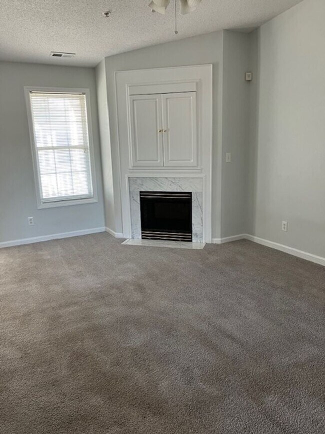 Building Photo - 803-K