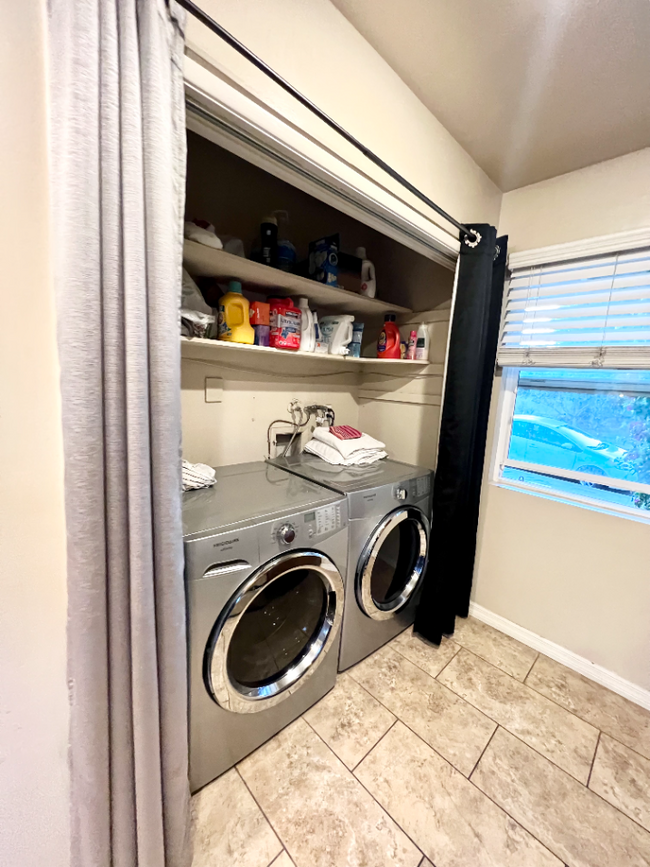 Building Photo - Room for rent in San Diego home near San D...