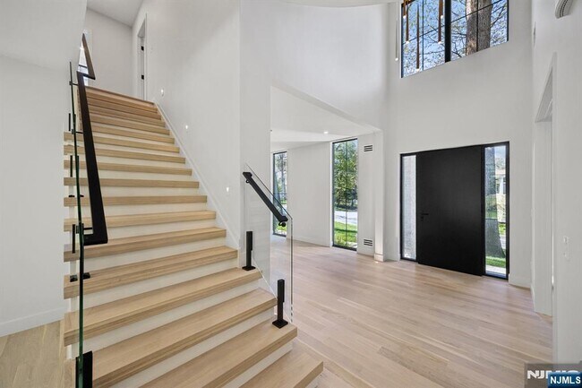 Foto del edificio - 242 Hardenburgh Ave