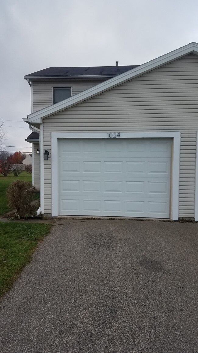 1 Car Garage - 1022-24 Country Creek Ln