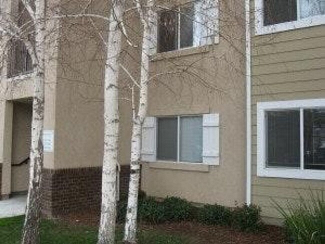 Foto del edificio - Spacious Condo in a Gated Community in Tracy