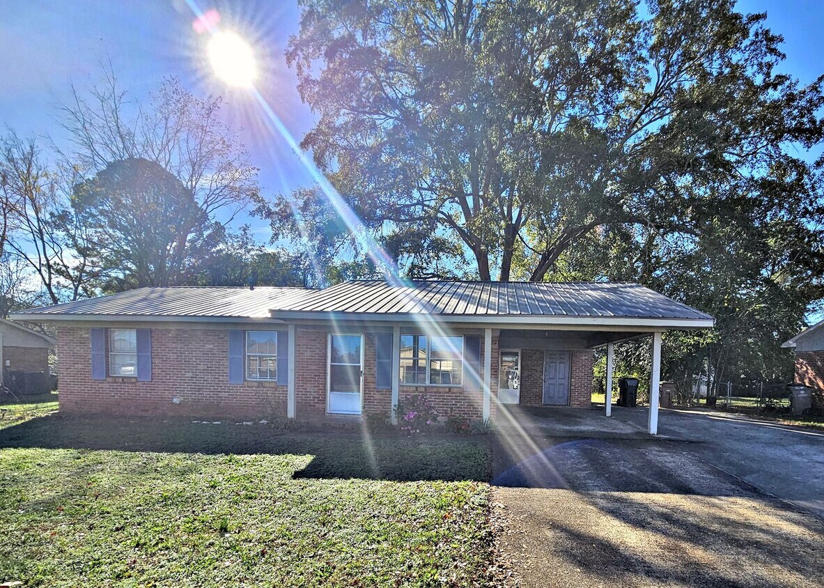Primary Photo - HOUSE FOR RENT - DECATUR