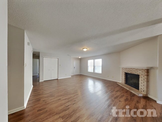 Building Photo - 10393 Fairmont Ln