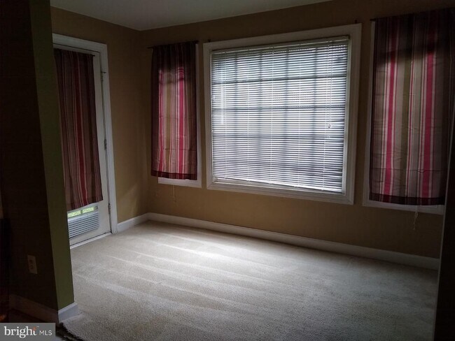 Foto del edificio - 8317 Bluebird Way