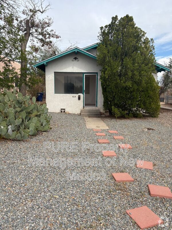 Building Photo - 404 Harvard Dr SE