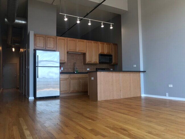 Foto del edificio - 1645 W Ogden Ave