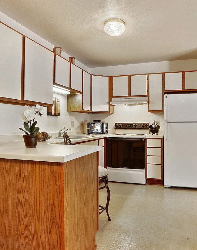 Fully Equipped Kitchens - Yorkshire Lane Apartments