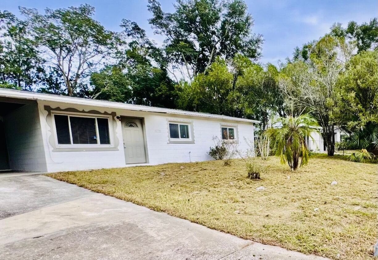 Primary Photo - 3 bedroom, 1 bathroom single family home i...