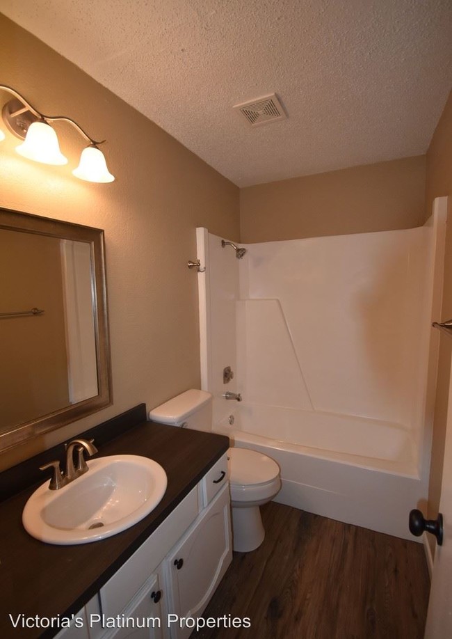 Building Photo - 2206 Lova Dr