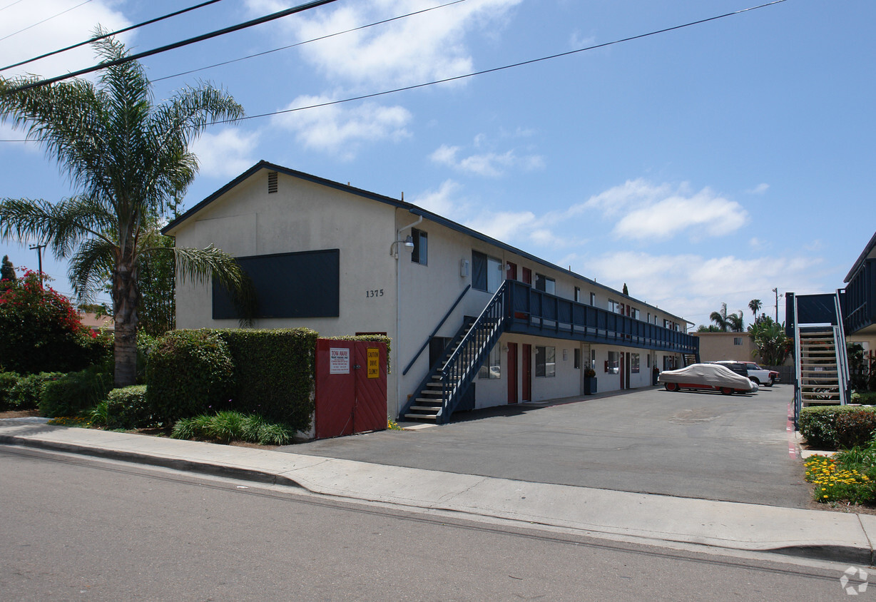 Primary Photo - Hemlock Apartments