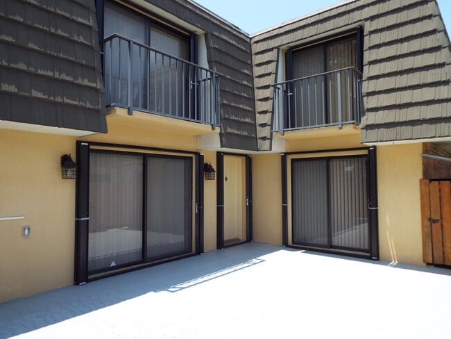 Building Photo - 922 9th Way