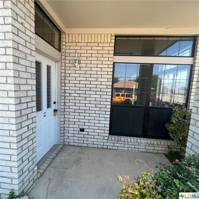 Building Photo - 1806 Sundown Dr