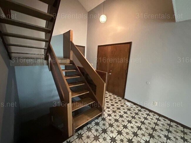 Foto del edificio - $1545 - 2 bed 1.5 bath - Duplex located in Riverside