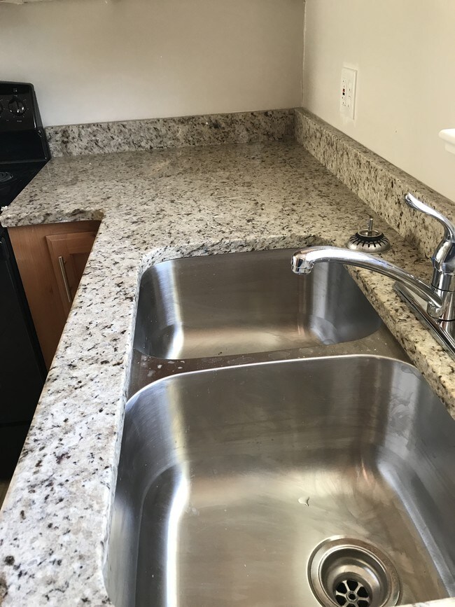 Building Photo - Provo 4-Plex
