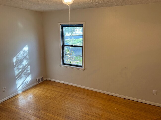 Foto del edificio - 530 Simon Ave W