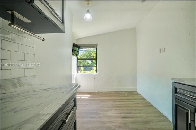 Building Photo - 2121 SW 13th Ave