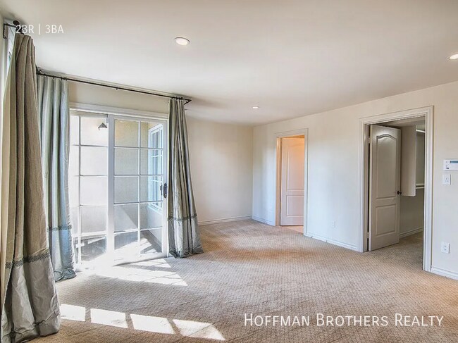 Foto del edificio - 433 N Doheny Dr