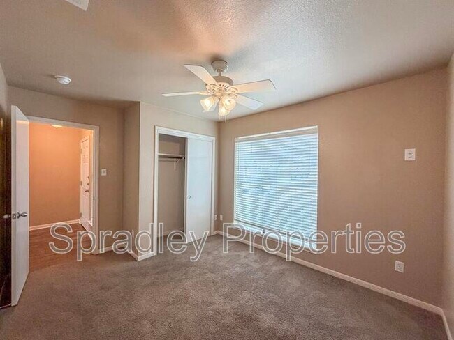 Foto del edificio - 1112 Roanoke Dr