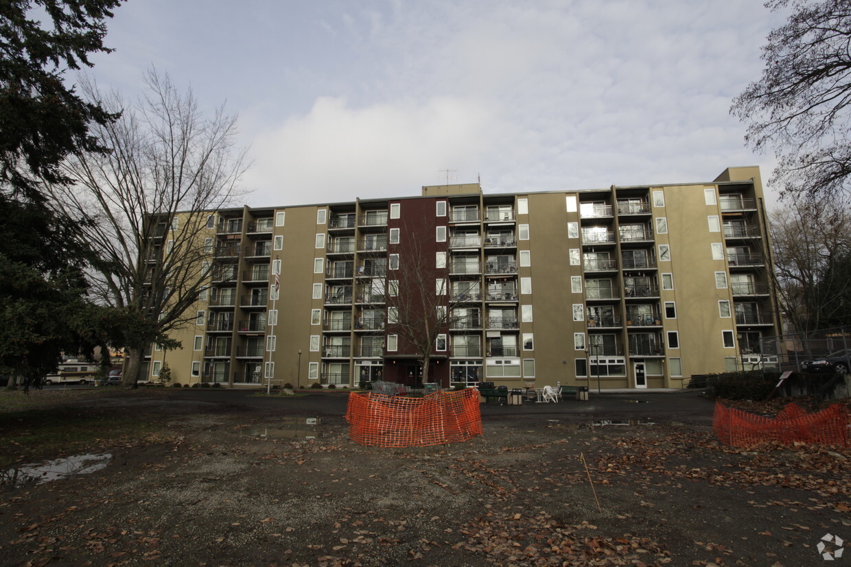 Building Photo - Lake City House