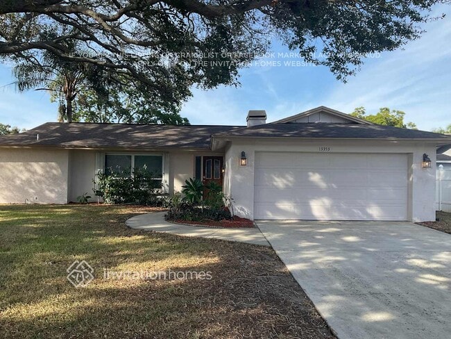 Building Photo - 13353 Hacienda Dr