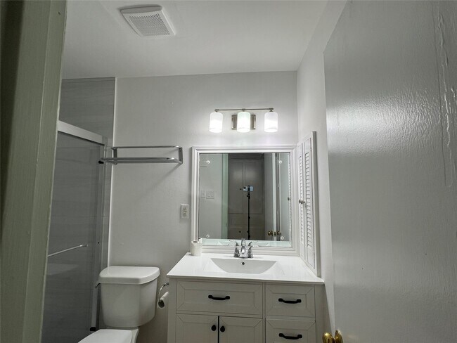 Foto del edificio - 5216 Arboles Dr