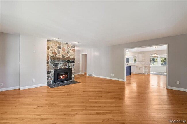 Foto del edificio - 2860 E Coon Lake Rd