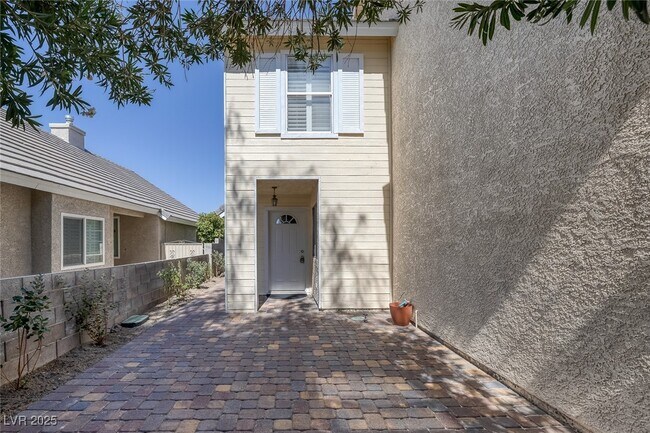 Building Photo - 1701 Duarte Dr