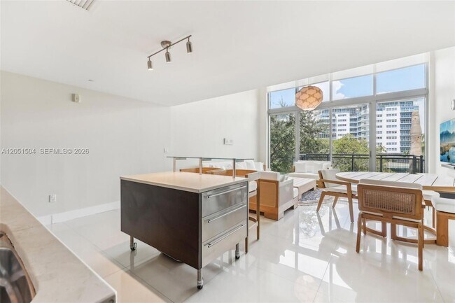 Foto del edificio - 6000 Collins Ave