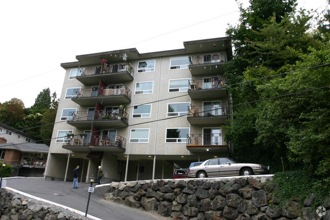 Building Photo - Tracy Ann Apartments
