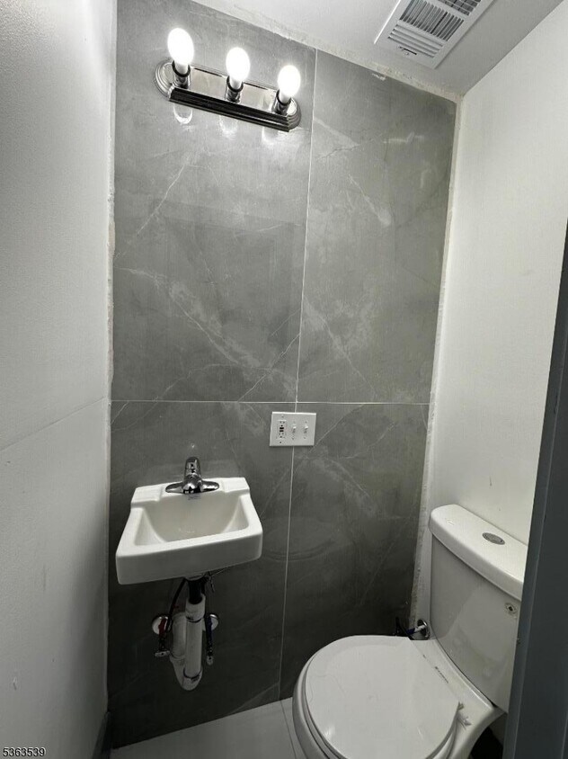 Foto del edificio - 196 Scheerer Ave