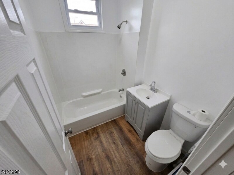 Foto del edificio - 518-520 E 23rd St