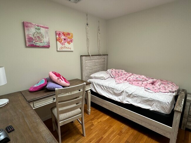 Foto del edificio - 100 Halstead Ave