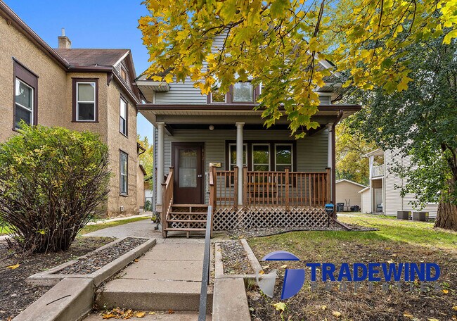 Building Photo - 882 Aurora Ave