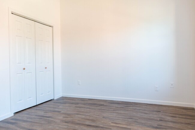 Building Photo - 517 Communipaw Ave