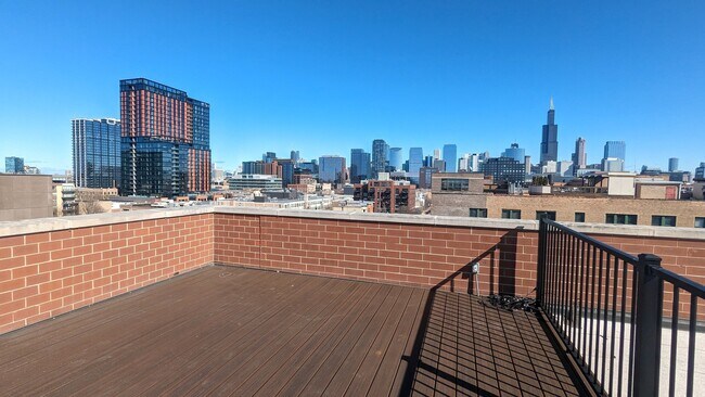 Foto del edificio - 1355 W Washington Blvd